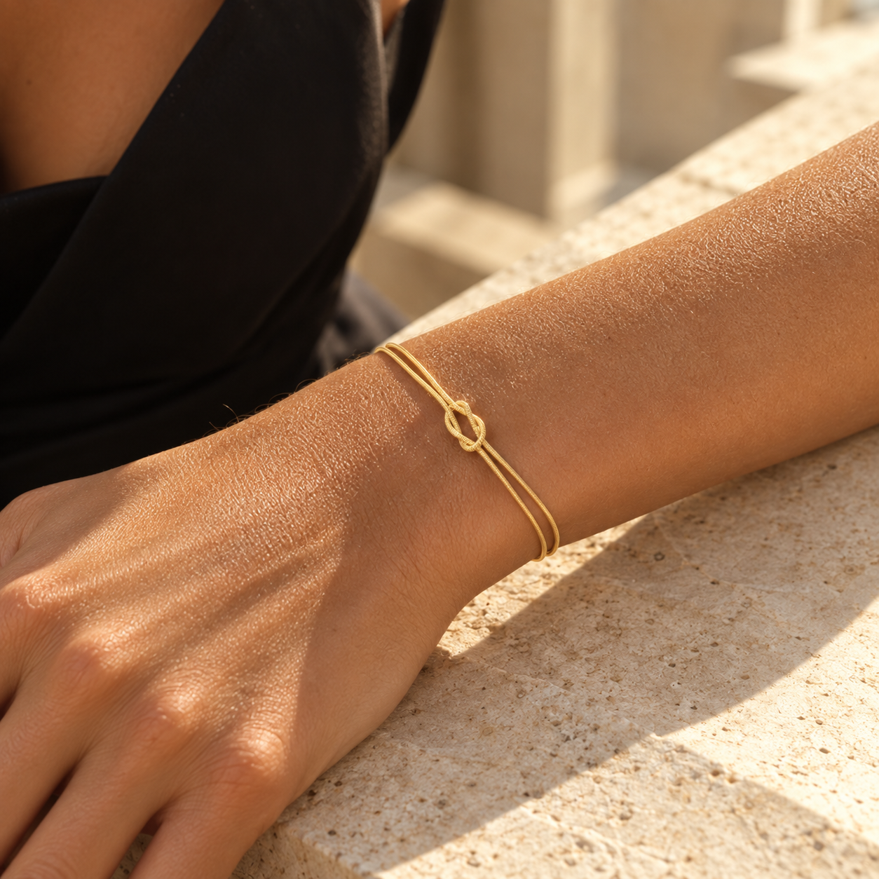 Zweistrangiges Knoten-Armband in Goldoptik