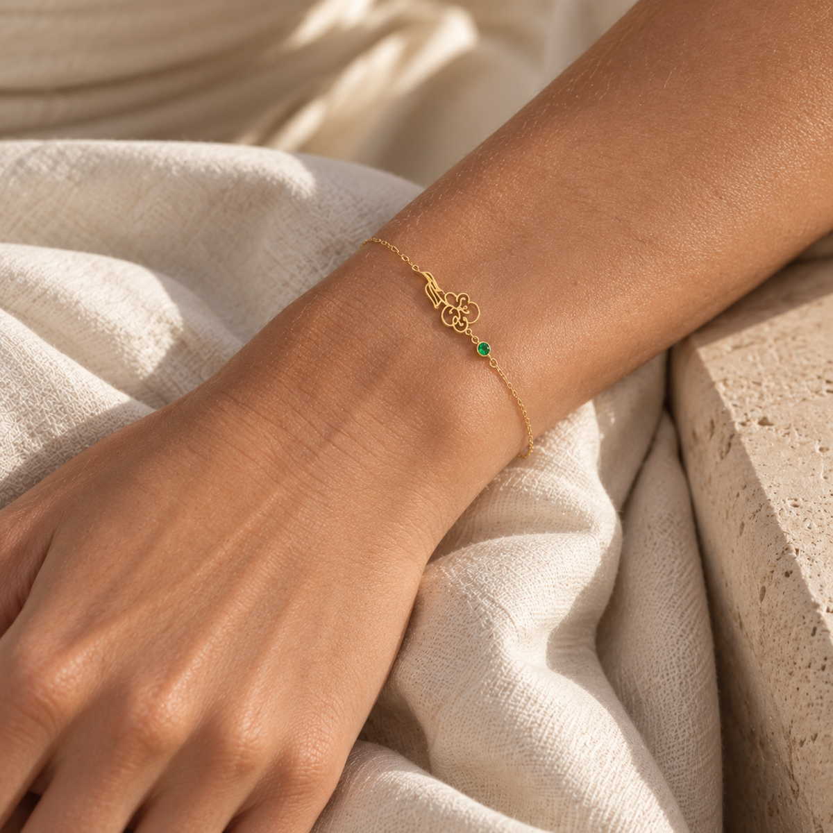 Filigranes Kleeblatt-Armband in Goldoptik