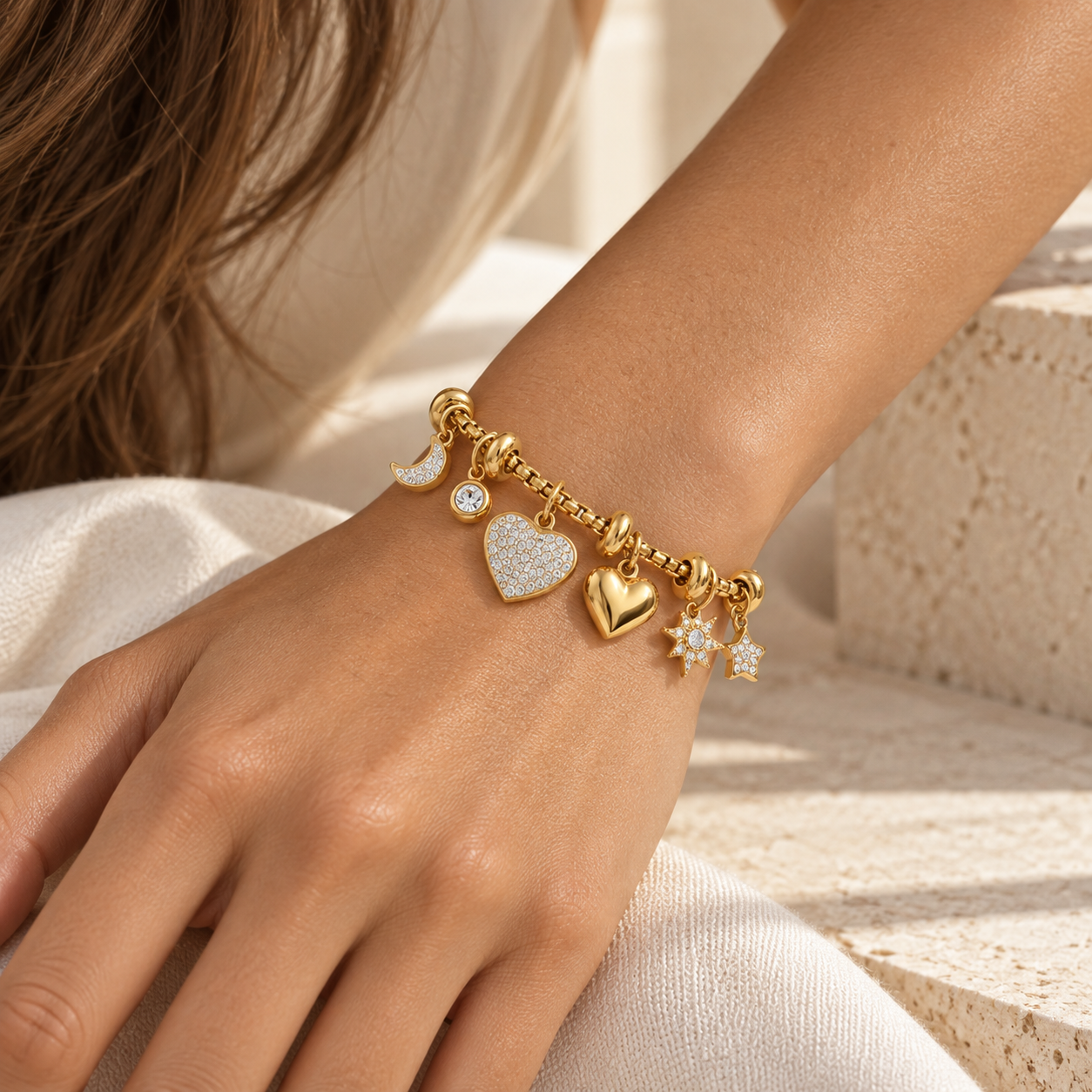 Bettelarmband mit Herz- und Sternanhängern